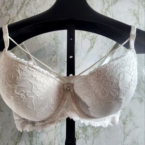 Beautiful White Lace Underwire Bra